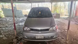 Toyota Platz 2003