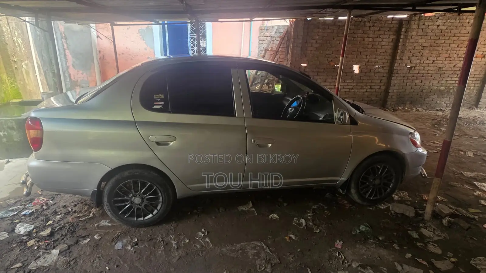 Toyota Platz 2003