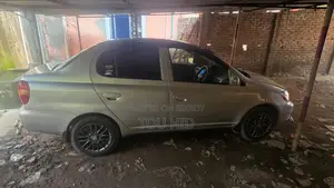 Toyota Platz 2003