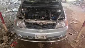 Toyota Platz 2003