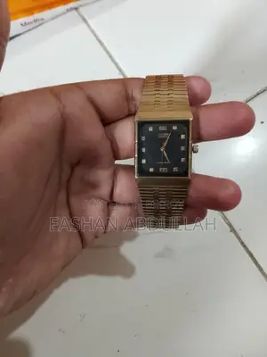 ক্লাসিক ভিনটেজ ঘড়ি