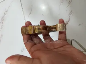 ক্লাসিক ভিনটেজ ঘড়ি