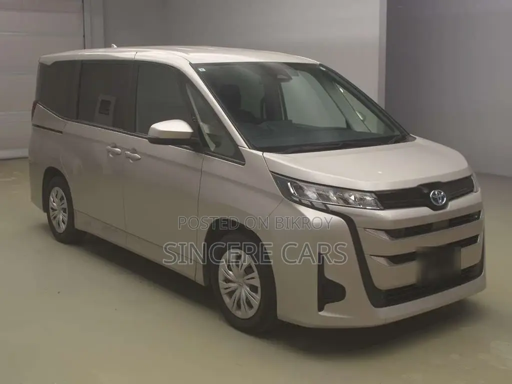 Toyota Noah X HYB PUSH 1DR PWR 2022