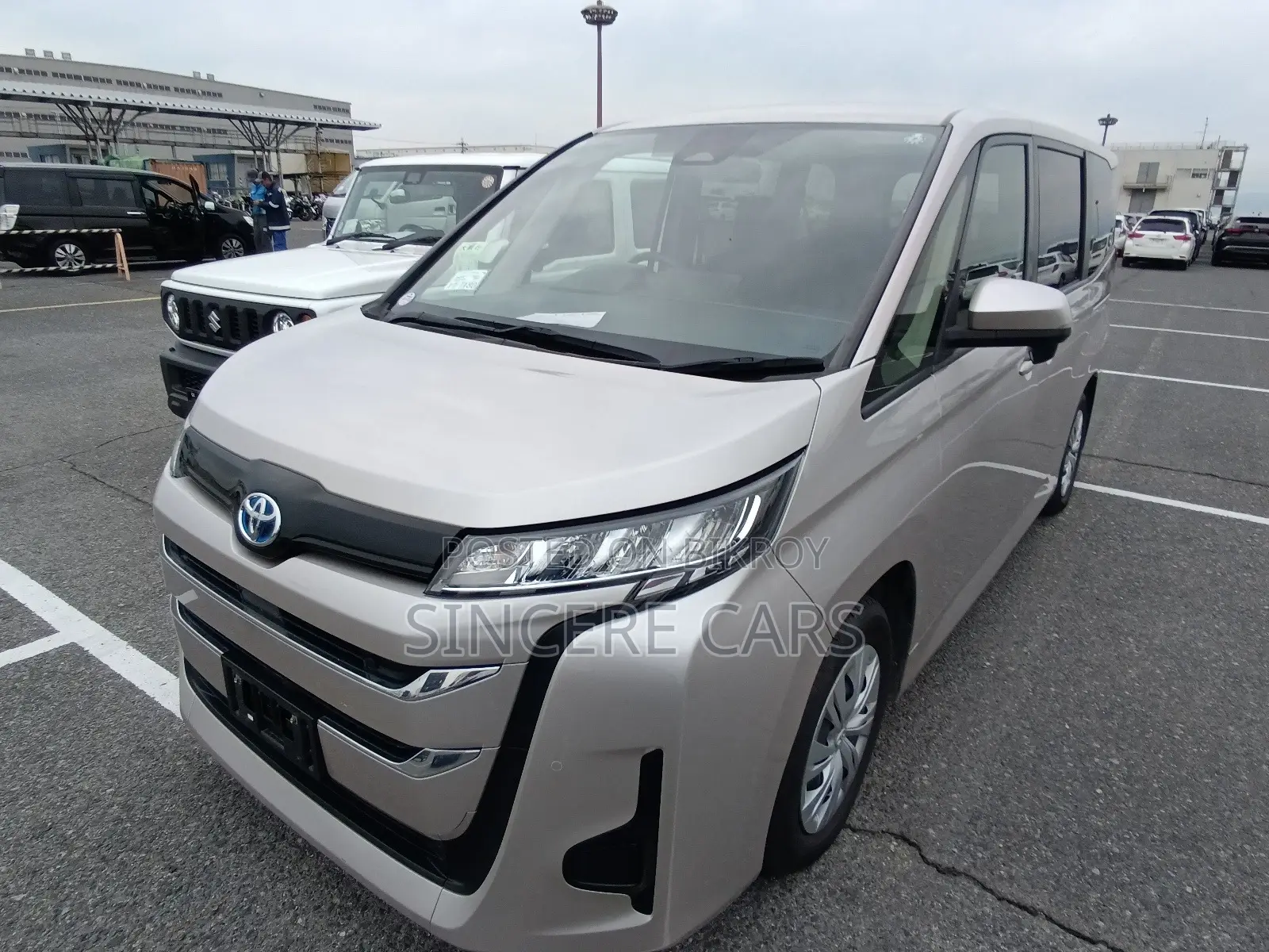 Toyota Noah X HYB PUSH 1DR PWR 2022