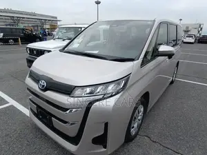 Toyota Noah X HYB PUSH 1DR PWR 2022