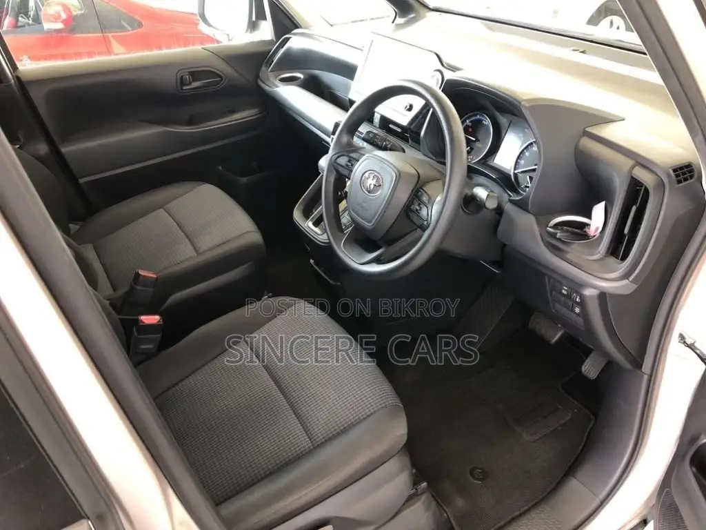 Toyota Noah X HYB PUSH 1DR PWR 2022