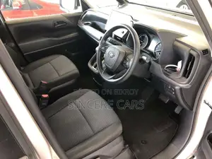 Toyota Noah X HYB PUSH 1DR PWR 2022