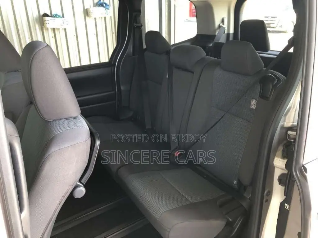 Toyota Noah X HYB PUSH 1DR PWR 2022