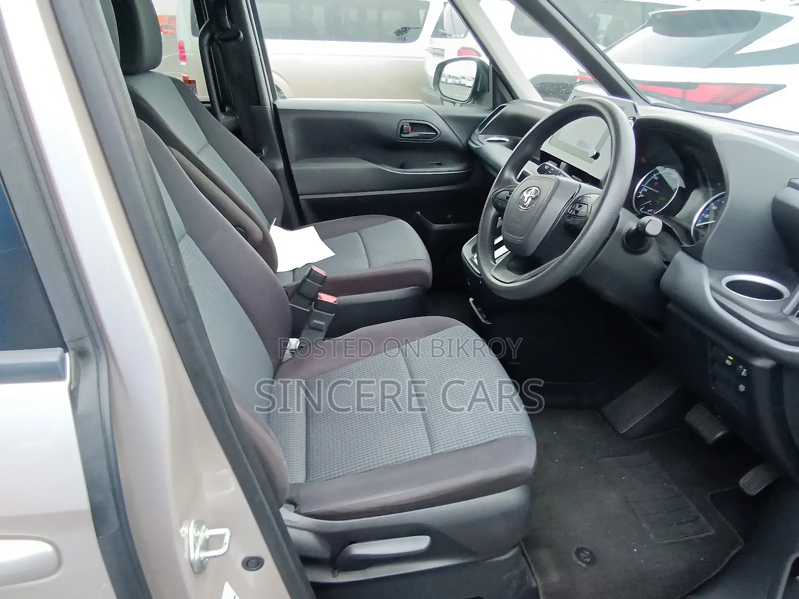 Toyota Noah X HYB PUSH 1DR PWR 2022