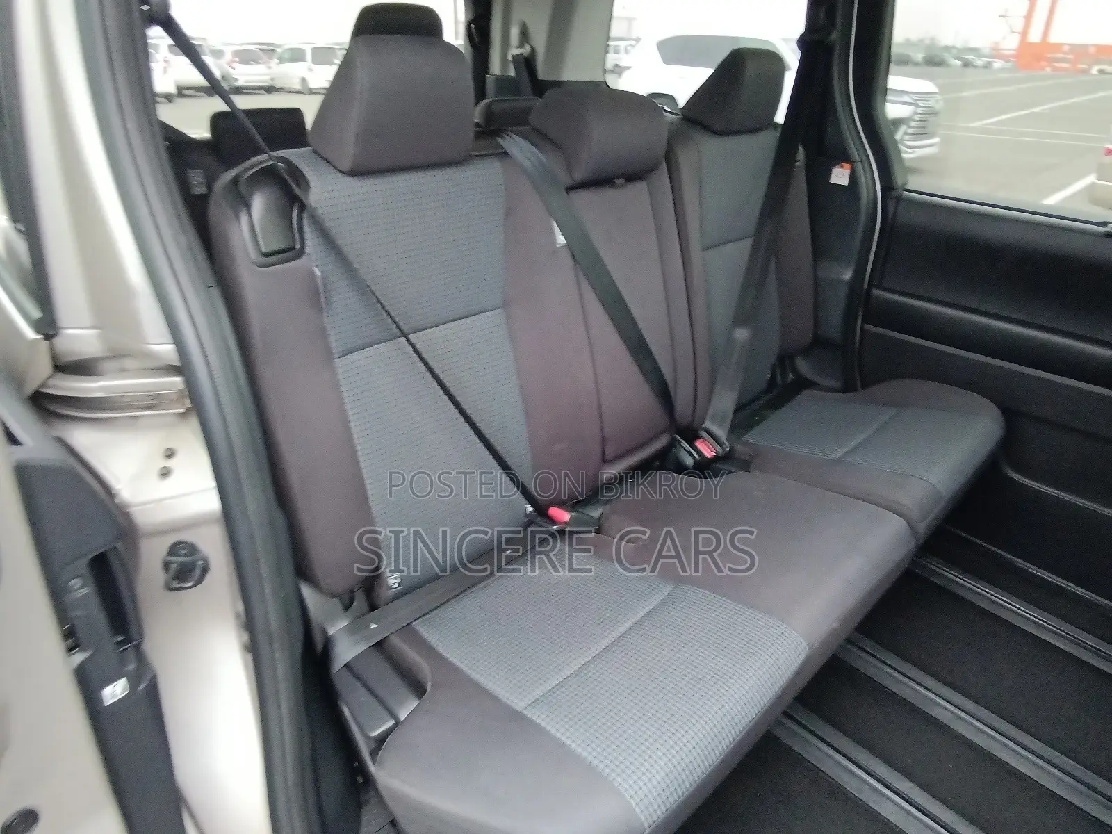 Toyota Noah X HYB PUSH 1DR PWR 2022