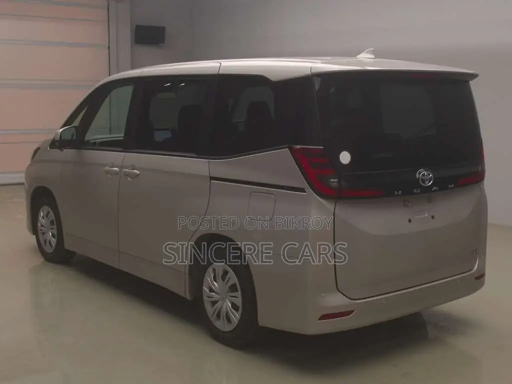 Toyota Noah X HYB PUSH 1DR PWR 2022