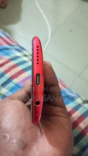 মোবাইল ফোন ৪ জিবি রেড