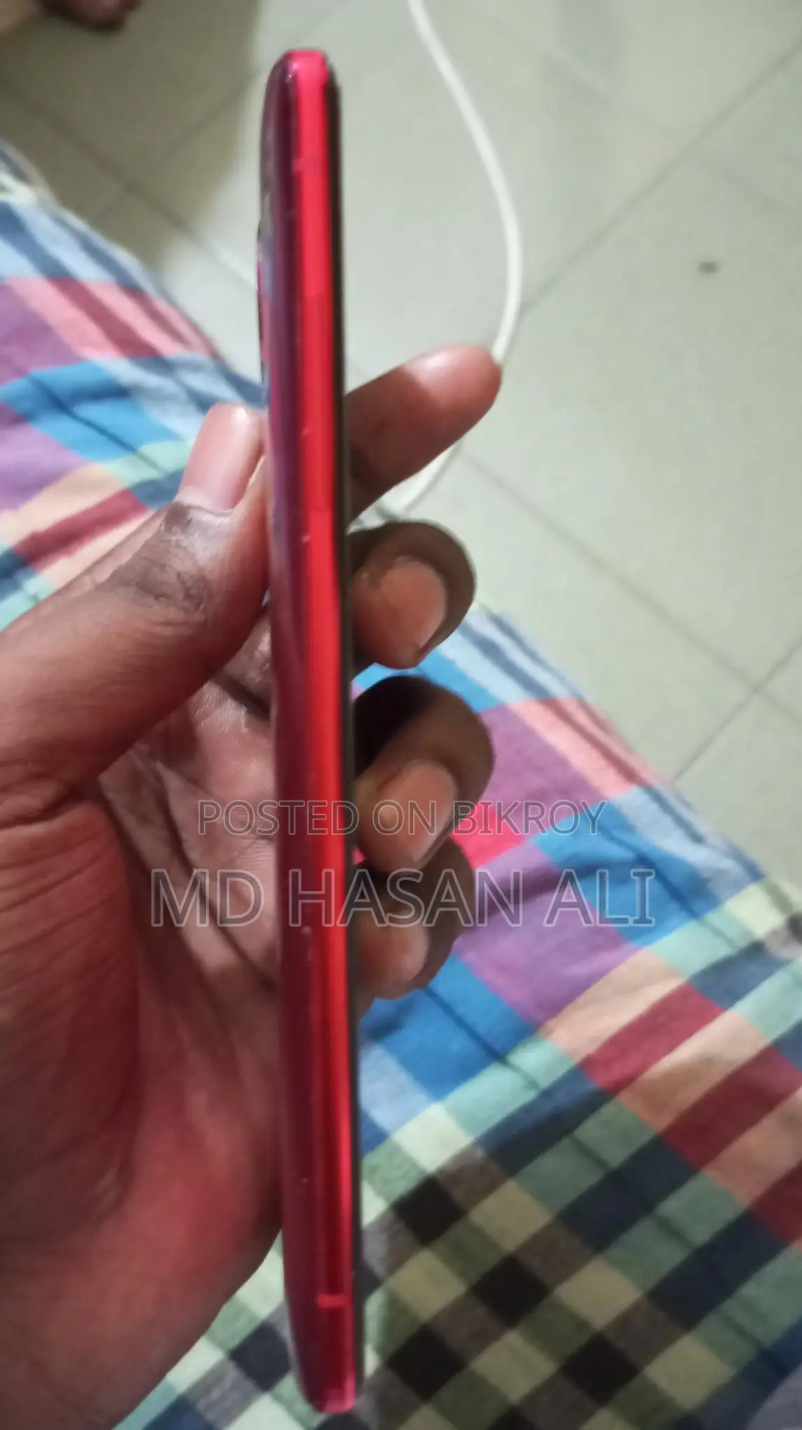 মোবাইল ফোন ৪ জিবি রেড