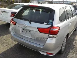 Toyota Fielder Non Hybrid EX Silver 2021