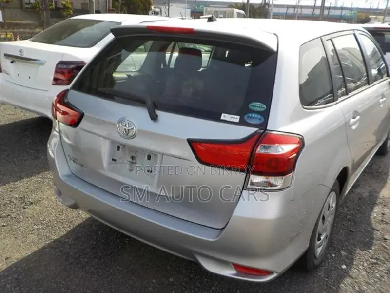 Toyota Fielder Non Hybrid EX Silver 2021