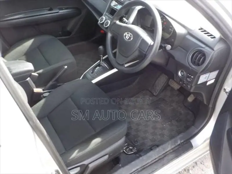 Toyota Fielder Non Hybrid EX Silver 2021