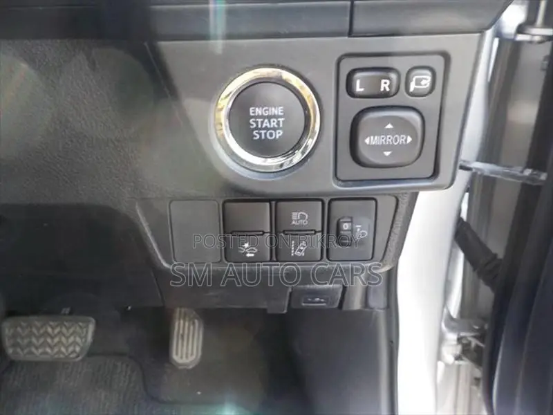 Toyota Fielder Non Hybrid EX Silver 2021