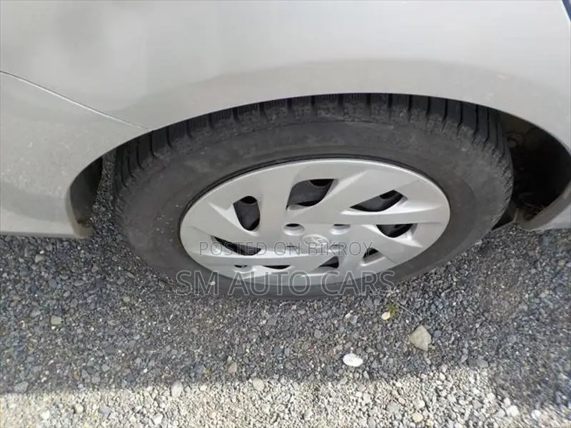 Toyota Fielder Non Hybrid EX Silver 2021