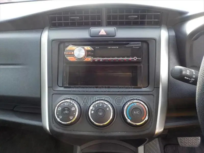 Toyota Fielder Non Hybrid EX Silver 2021