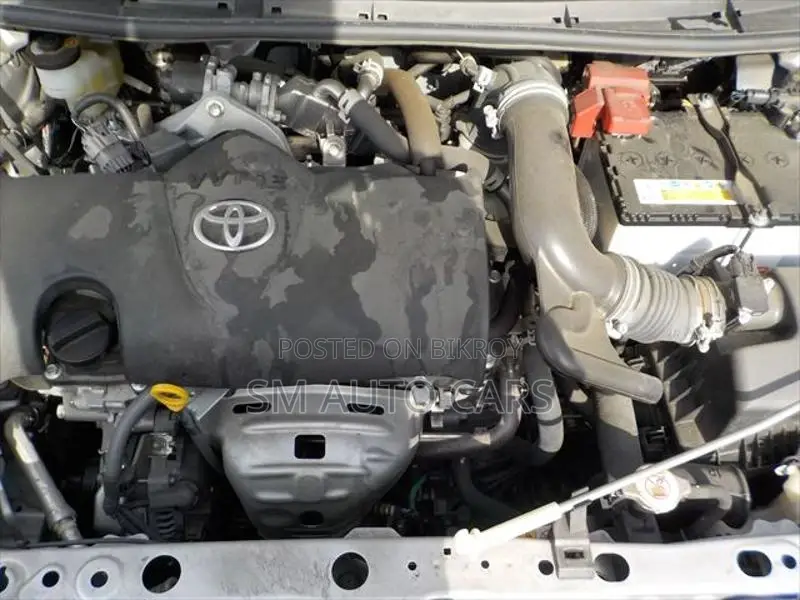 Toyota Fielder Non Hybrid EX Silver 2021