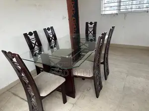 Hatil ব্র্যান্ডের ডাইনিং টেবিল এবং চেয়ার