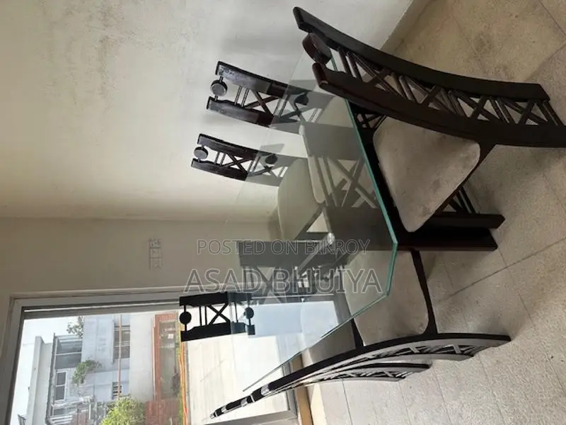 Hatil ব্র্যান্ডের ডাইনিং টেবিল এবং চেয়ার