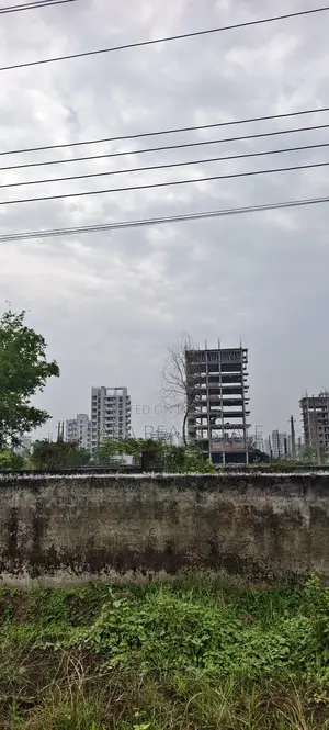 উত্তরা রাজউক ১৭ নং সেক্টর ডি ব্লক মেট্রো স্টেশনের পাশে ৬০+৩০ ফিট কর্নার