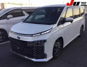 Toyota Voxy SZ HYB WITH LEG REST 2022