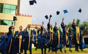 এডভোকেট গাউন ও বিশ্ববিদ্যালয়ের সমাবর্তন গাউন,টুপি হোক