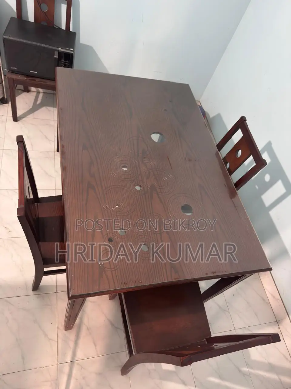 Stylish 6-Seater Dining Table and 4 Chairs for Sale (Almost New)