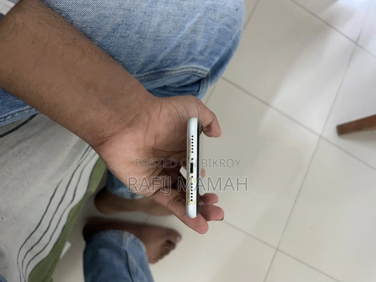Apple iPhone XR 64 GB White