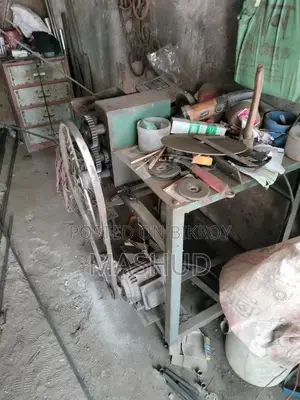 Shutter making machine and sheet cutter