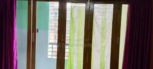 ফোল্ডিং ডোর