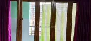 ফোল্ডিং ডোর
