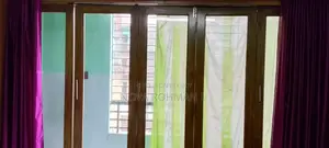 ফোল্ডিং ডোর