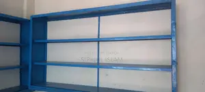 দোকানের তাক এবং সোকেজ
