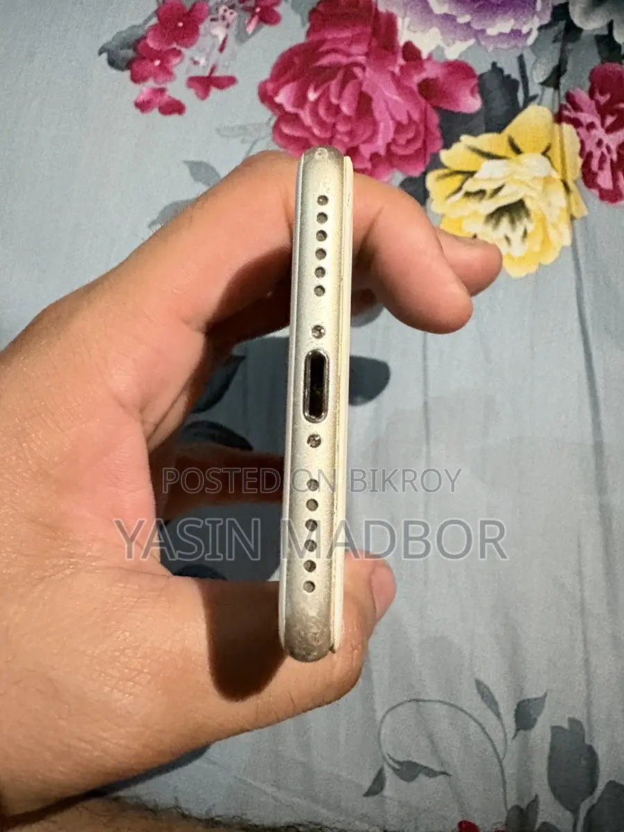 Apple iPhone 7 . (Used)