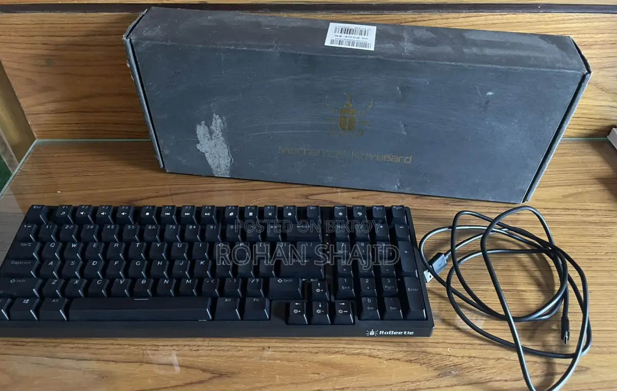 Robeetle G98 RGB Mechanical Keyboard (Used). Note: Has Some Issues