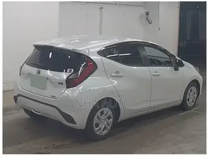 Toyota Aqua HYBRID X PACKAGE 2021