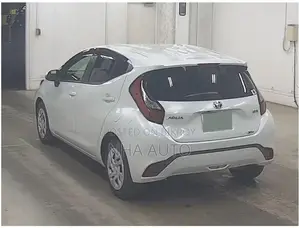 Toyota Aqua HYBRID X PACKAGE 2021