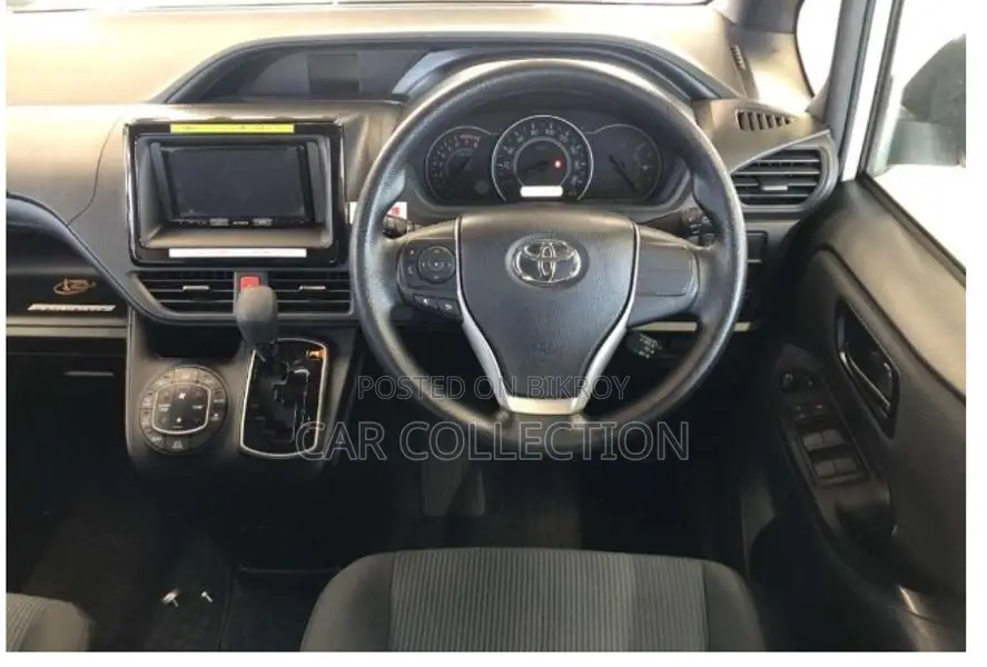 Toyota Noah 2021