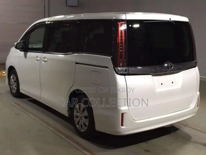 Toyota Noah 2021