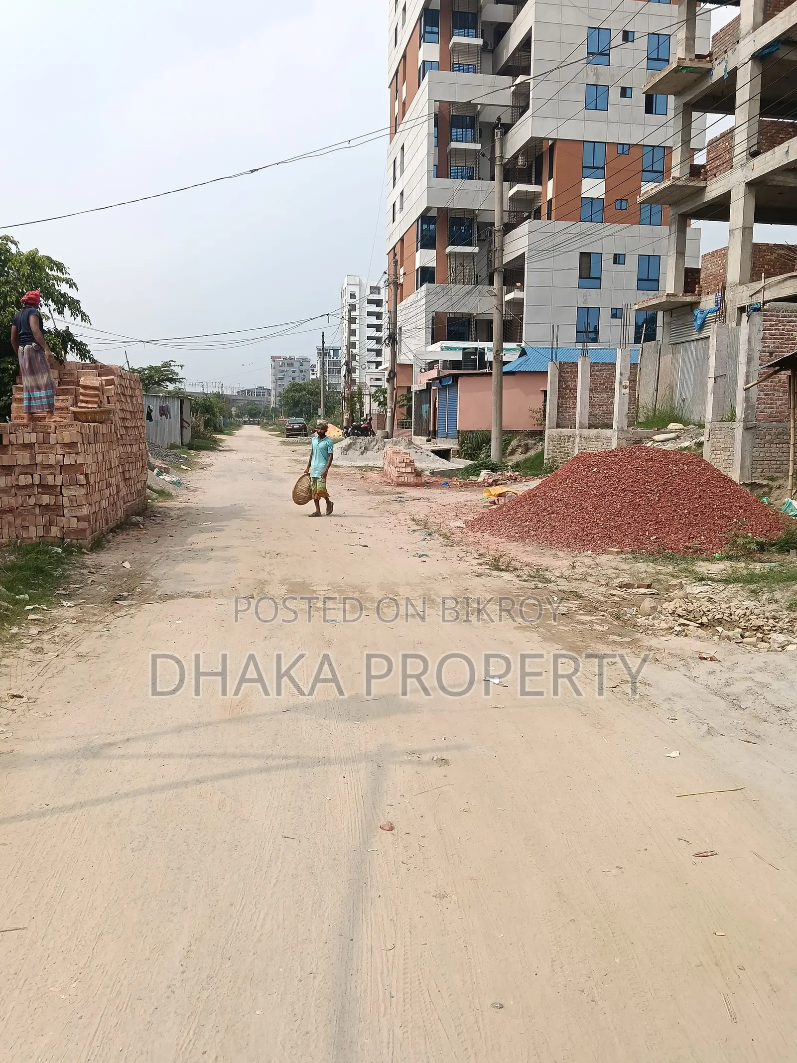 এভিনিউ এর কাছে ৬ কাঠা দক্ষিণ মুখী সেক্টর১৭/এফ