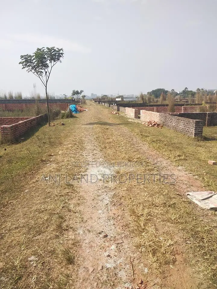3-Katha South-facing plot for sale in N-Block, owner is in the country