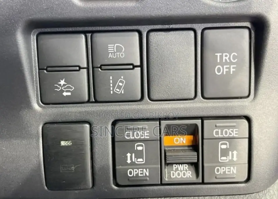 Toyota Noah SI WXB 3 HYB 4.5 2021