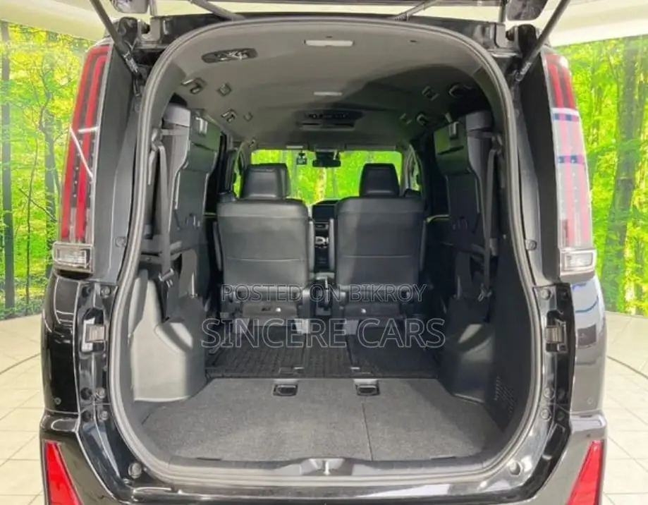 Toyota Noah SI WXB 3 HYB 4.5 2021