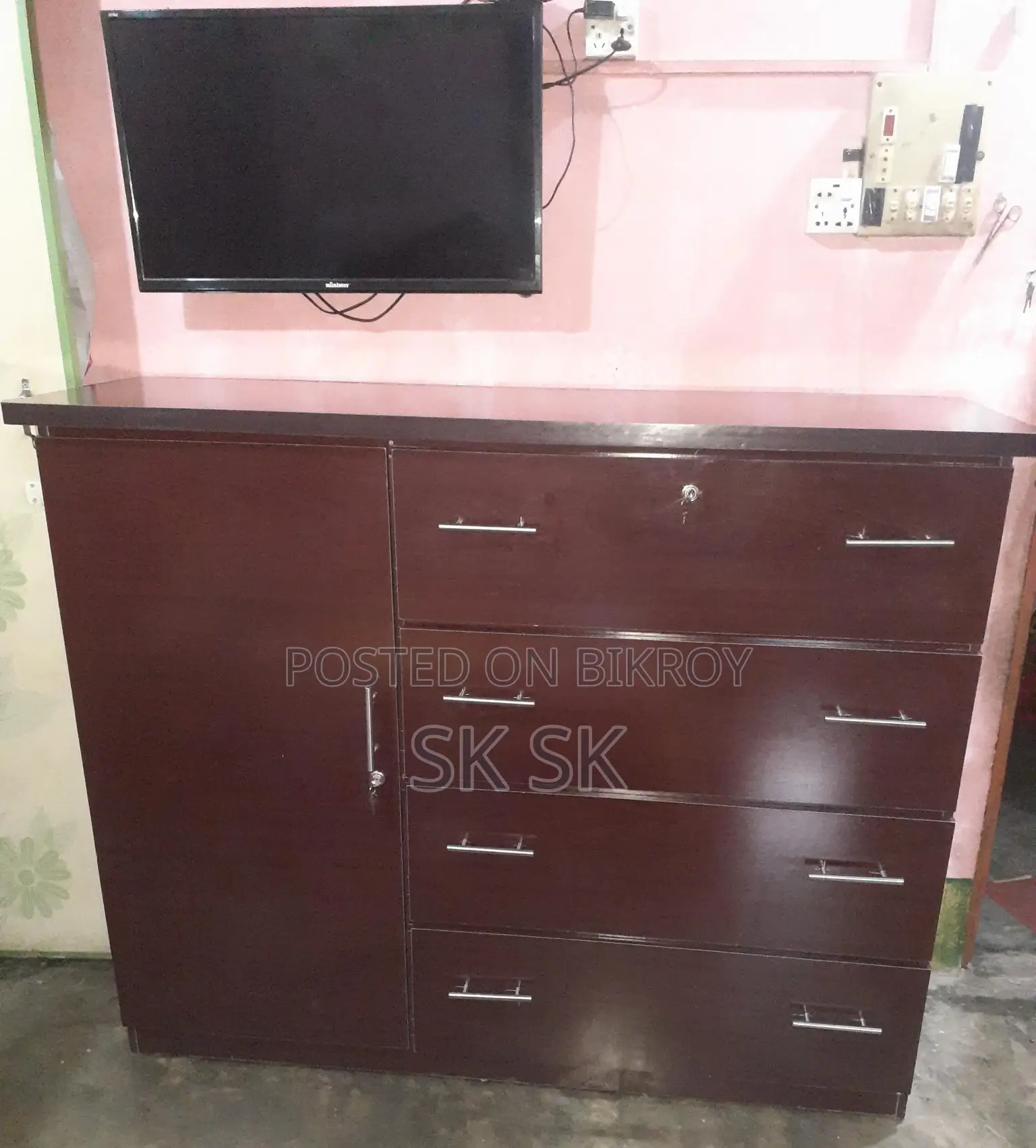 নতুন বানানো ওয়ারড্রব