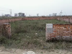 এম-ব্লক ৪০০০ সিরিয়াল ৪-কাঠা প্লট ৩০০ ফিট রোডের কাছে বিক্রয়