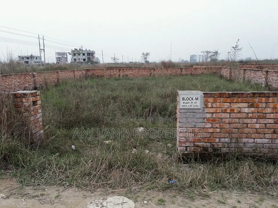 এম-ব্লক ৪০০০ সিরিয়াল ৪-কাঠা প্লট ৩০০ ফিট রোডের কাছে বিক্রয়