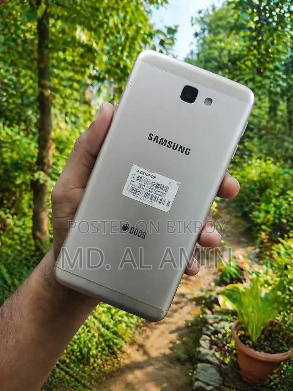 Samsung Galaxy J7 . (Used)